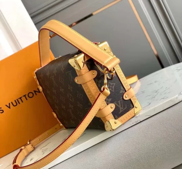 Louis Vuitton Monogram M46358 - Image 2
